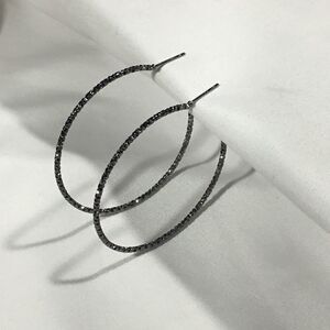 Textured Medium Hoops (UC3)